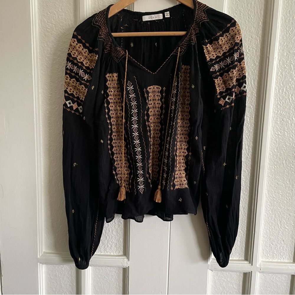 Doen Wylie embroidered top size small